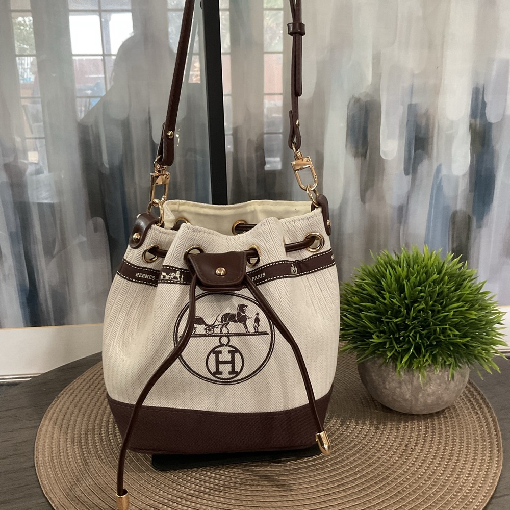 FLASH SALE ⚡️Brown and Cream Bucket Bag